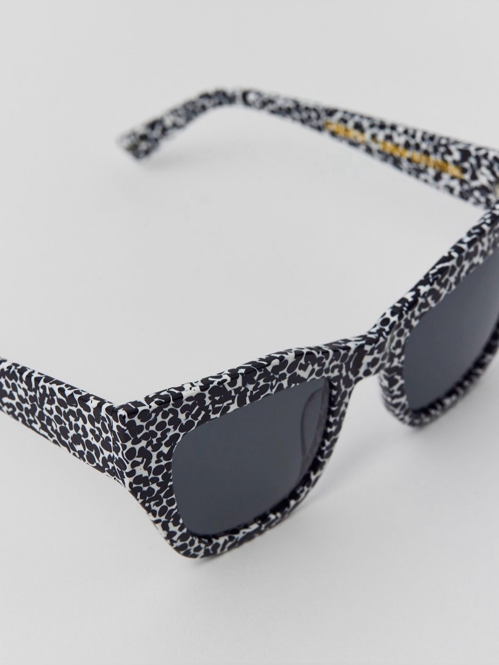 UO Exclusive Decker Polarized Square Sunglasses - Picture 3 of 6